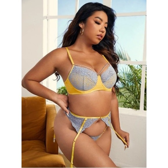 16 Plus (2X) 3 piece- Lace Chain-Underwire -Garter Lingerie Set Without Liner - Picture 3 of 4